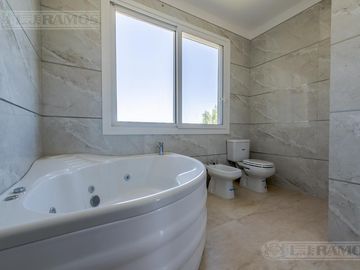 Casa - El Canton - Norte - 450.000 usd