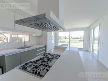 Casa - El Canton - Norte - 450.000 usd