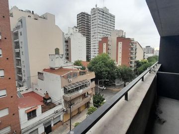 Departamento 3 ambientes con 2 balcones - Caballito - Venta