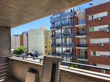 Departamento 3 ambientes con 2 balcones - Caballito - Venta