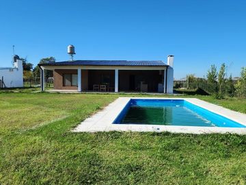 Casa en venta - 3 Dormitorios 1 Baño - 1118Mts2 - Florencio Varela