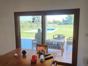 Casa en venta - 3 Dormitorios 1 Baño - 1118Mts2 - Florencio Varela