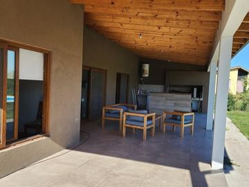 Casa en venta - 3 Dormitorios 1 Baño - 1118Mts2 - Florencio Varela