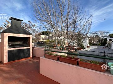 Amplio PH 6 Amb. con Terraza y Playroom, a 2/c de Av. Maipú