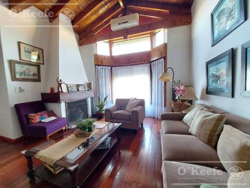 Casa de 6 ambientes en venta - Barrio Parque Bernal