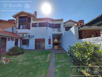 Casa de 6 ambientes en venta - Barrio Parque Bernal