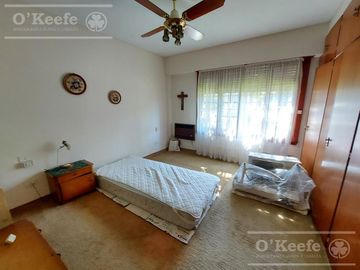 Casa de 6 ambientes en venta - Barrio Parque Bernal
