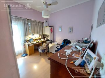 Casa de 6 ambientes en venta - Barrio Parque Bernal