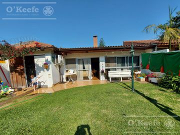 Casa de 6 ambientes en venta - Barrio Parque Bernal