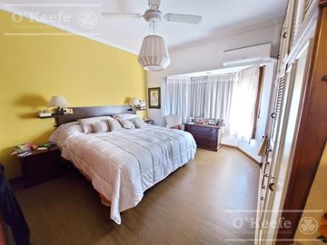 Casa de 6 ambientes en venta - Barrio Parque Bernal