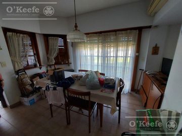 Casa de 6 ambientes en venta - Barrio Parque Bernal