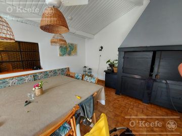 Casa de 6 ambientes en venta - Barrio Parque Bernal