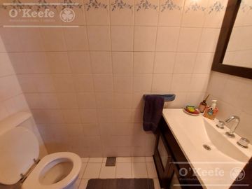 Casa de 6 ambientes en venta - Barrio Parque Bernal