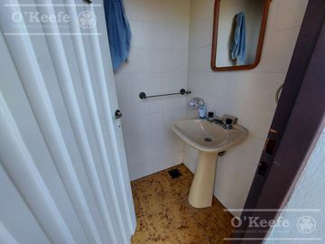 Casa de 6 ambientes en venta - Barrio Parque Bernal