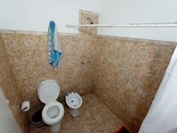 Venta Casa    Depto - 5 Dormitorios - B° Inaudi