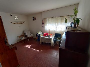 Venta Casa    Depto - 5 Dormitorios - B° Inaudi