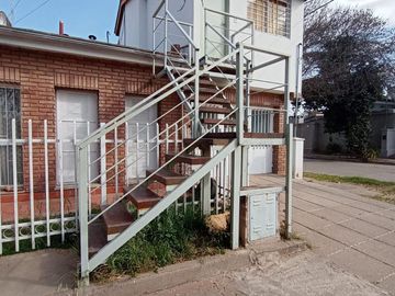 Venta Casa    Depto - 5 Dormitorios - B° Inaudi