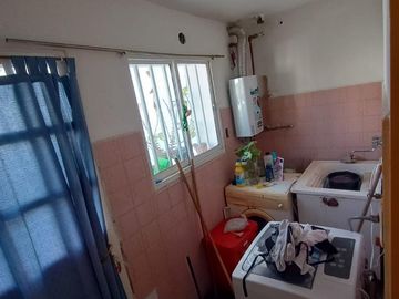 Venta Casa    Depto - 5 Dormitorios - B° Inaudi