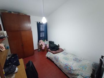 Venta Casa    Depto - 5 Dormitorios - B° Inaudi