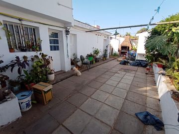 Venta Casa    Depto - 5 Dormitorios - B° Inaudi