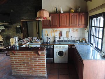 CASA-CHALET de 5 Ambientes *178m2 Cubiertos* Terreno 1.890m2