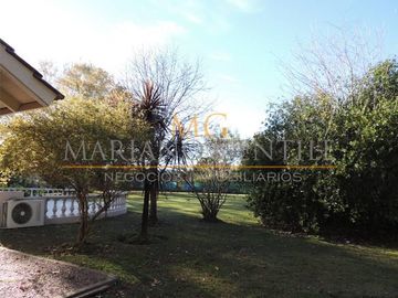CASA-CHALET de 5 Ambientes *178m2 Cubiertos* Terreno 1.890m2