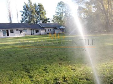 CASA-CHALET de 5 Ambientes *178m2 Cubiertos* Terreno 1.890m2