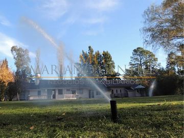 CASA-CHALET de 5 Ambientes *178m2 Cubiertos* Terreno 1.890m2