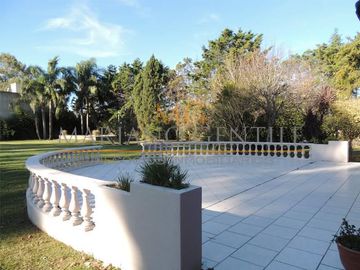 CASA-CHALET de 5 Ambientes *178m2 Cubiertos* Terreno 1.890m2
