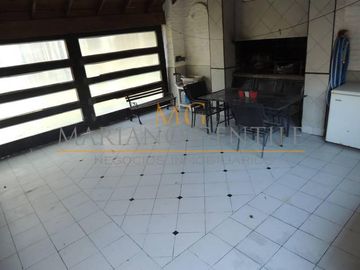 CASA-CHALET de 5 Ambientes *178m2 Cubiertos* Terreno 1.890m2