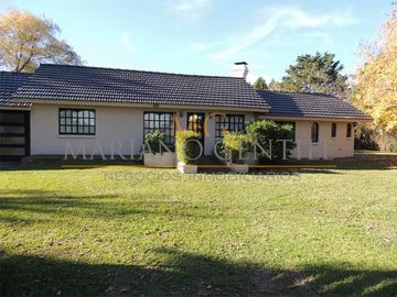 CASA-CHALET de 5 Ambientes *178m2 Cubiertos* Terreno 1.890m2