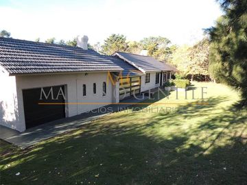CASA-CHALET de 5 Ambientes *178m2 Cubiertos* Terreno 1.890m2