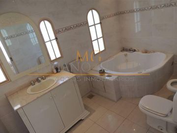 CASA-CHALET de 5 Ambientes *178m2 Cubiertos* Terreno 1.890m2