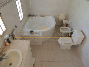 CASA-CHALET de 5 Ambientes *178m2 Cubiertos* Terreno 1.890m2