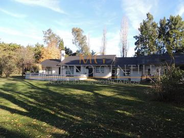 CASA-CHALET de 5 Ambientes *178m2 Cubiertos* Terreno 1.890m2