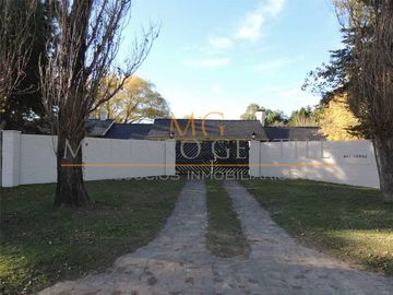 CASA-CHALET de 5 Ambientes *178m2 Cubiertos* Terreno 1.890m2