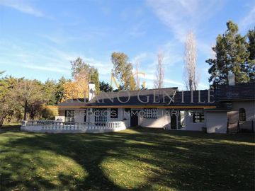 CASA-CHALET de 5 Ambientes *178m2 Cubiertos* Terreno 1.890m2