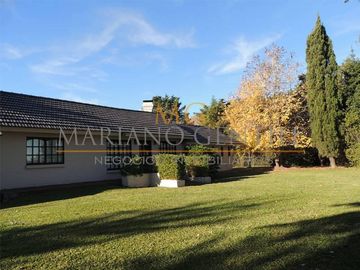 CASA-CHALET de 5 Ambientes *178m2 Cubiertos* Terreno 1.890m2