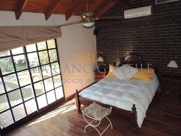 CASA-CHALET de 5 Ambientes *178m2 Cubiertos* Terreno 1.890m2