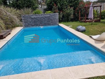 Casa en PB, en Lagos de Canning sobre lote de 735 M2 con 3 dormitorios y piscina