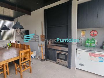 Casa en PB, en Lagos de Canning sobre lote de 735 M2 con 3 dormitorios y piscina