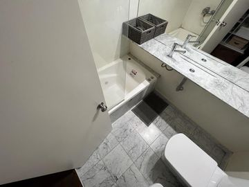 Departamento de diseño con 2 dormitorios y amenities en zona río