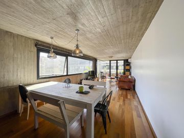 Departamento de diseño con 2 dormitorios y amenities en zona río