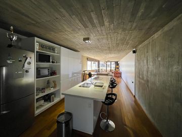 Departamento de diseño con 2 dormitorios y amenities en zona río