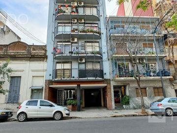 Divino Monoambiente con balcón en Balvanera!