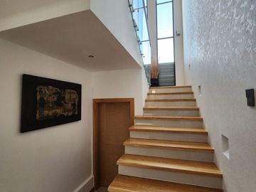 MODERNA CASA EN VENTA ZONA VALLES
