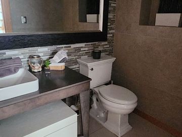 MODERNA CASA EN VENTA ZONA VALLES