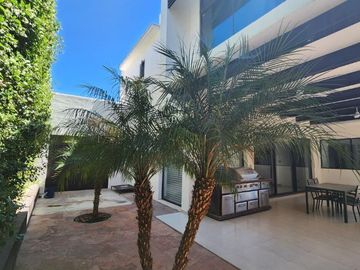 MODERNA CASA EN VENTA ZONA VALLES