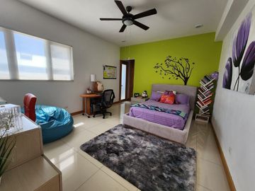 MODERNA CASA EN VENTA ZONA VALLES
