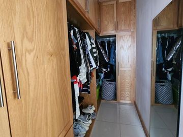MODERNA CASA EN VENTA ZONA VALLES